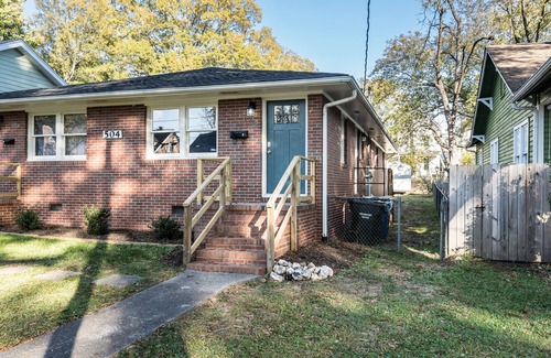 East Durham Casa | Newly Renovated 2BR near Downtown/Duke/NCCU/DPAC! Long Term Stays Welcome!
