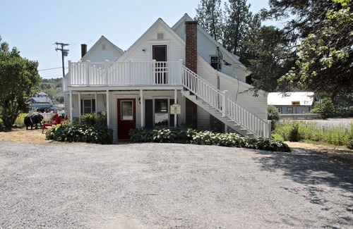 Southport Casa | Newly Renovated 3 B/2.5B Suite in 1790's Sea Captains House