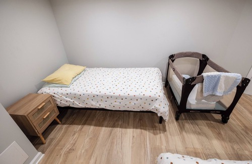Hillside Casa | Newly renovated 3-bedroom basement on quiet dead end block, close to Manhattan