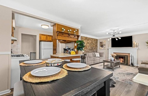 Dearborn Casa | Newly Renovated 4 Bedroom 2 Bath Downtown Dearborn