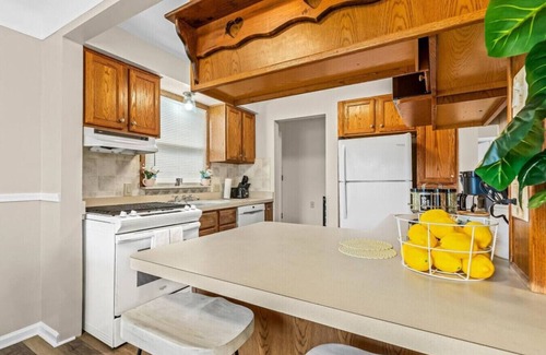 Dearborn Casa | Newly Renovated 4 Bedroom 2 Bath Downtown Dearborn