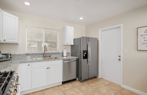 Raisin Casa | Newly Renovated 4B/2Bth Great Spot for Work or Fun