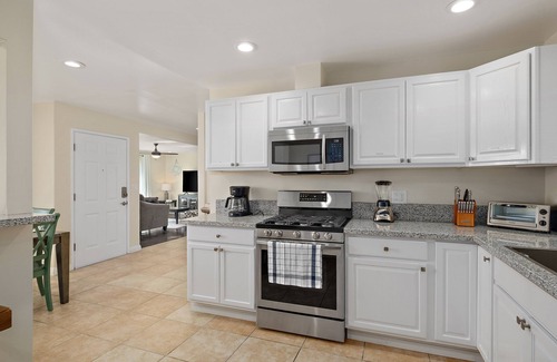 Raisin Casa | Newly Renovated 4B/2Bth Great Spot for Work or Fun