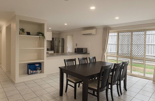 Kuraby Casa | Newly Renovated 4BR Home Near Transport & Shopping Center