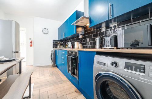 Bootle Casa | Newly Renovated 4BR House with lots of amenities