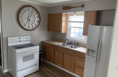 Port Clinton Casa | Newly renovated 5 min walk to Jet and downtown Port Clinton
