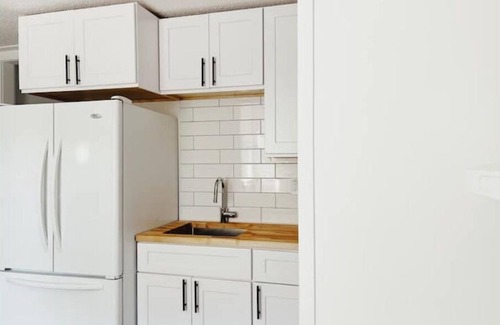 Colington Casa | Newly Renovated 6 Miles to Beach King Beds & No Cleaning Fee!