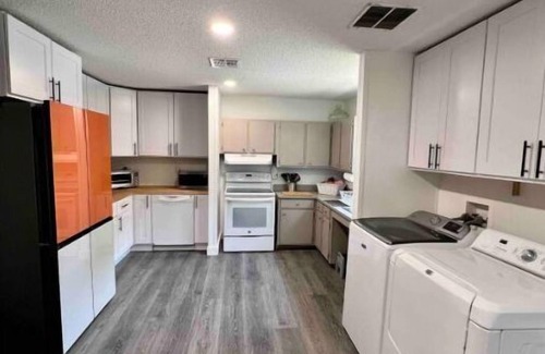 Colington Casa | Newly Renovated 6 Miles to Beach King Beds & No Cleaning Fee!