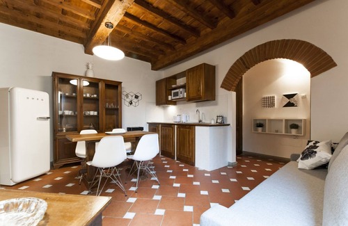 Sant' Ambrogio Apartamento | Newly renovated apartment in contemporary style with design details ideal for 5 people.