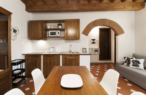 Sant' Ambrogio Apartamento | Newly renovated apartment in contemporary style with design details ideal for 5 people.