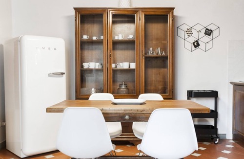 Sant' Ambrogio Apartamento | Newly renovated apartment in contemporary style with design details ideal for 5 people.