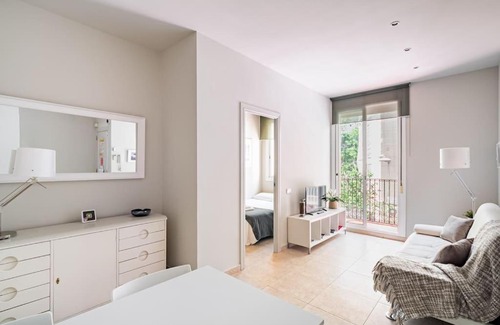 Hostafrancs Apartamento | Newly renovated apartment in Plaza España! 035