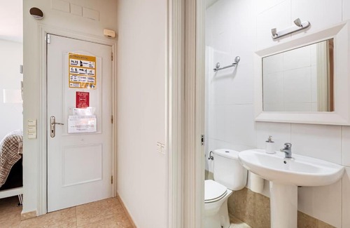 Hostafrancs Apartamento | Newly renovated apartment in Plaza España! 035