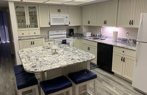Ocean City Condominio | NEWLY RENOVATED beautiful condo with the best views in Ocean City!