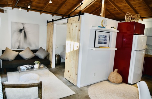 Venice Casa | Newly renovated bungalow walking distance to the beach