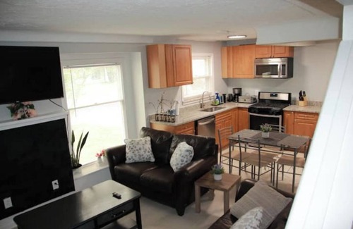 Harper Woods Casa | Newly Renovated Charming Family-Friendly Retreat in Harper Woods:
