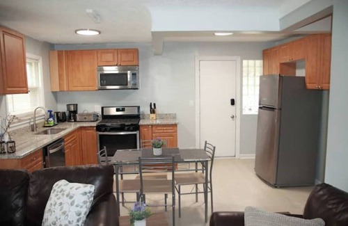 Harper Woods Casa | Newly Renovated Charming Family-Friendly Retreat in Harper Woods: