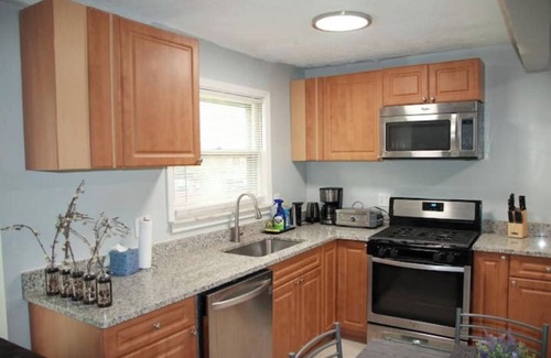 Harper Woods Casa | Newly Renovated Charming Family-Friendly Retreat in Harper Woods: