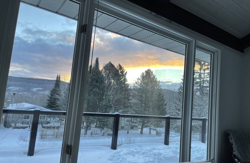 Kimberley Chalet De Esquí | Newly Renovated Chalet in Beaver Valley, close to many Ski Hills!!