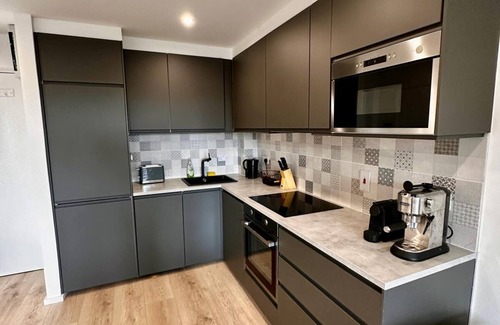 The Liberties Apartamento | Newly Renovated Christchurch 1BD w/Roof Garden