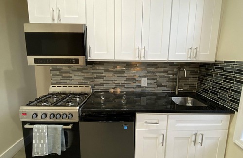East Bronx Apartamento | ★ NEWLY RENOVATED, CLEAN COMFORTABLE & SANITIZED ★