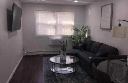 Baychester Apartamento | Newly Renovated Clean One Bedroom Apartment