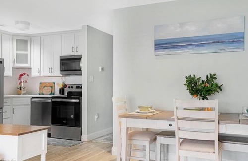 Stone Harbor Casa | Newly renovated condo in the heart of Stone Harbor!