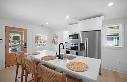 Northwest Quadrant Casa | Newly Renovated Coastal Cottage - Downtown Beaufort