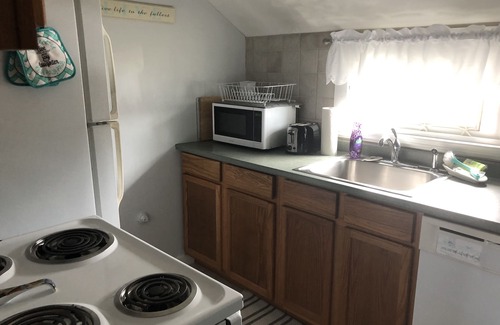 Centerville Cabaña | Newly renovated Cottage Across the street from Craigville Beach.