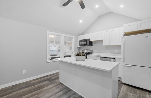 Alton Cabaña | Newly Renovated Cottage 3 on Main Street Alton Bay!