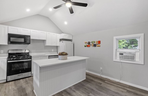Alton Cabaña | Newly Renovated Cottage 3 on Main Street Alton Bay!