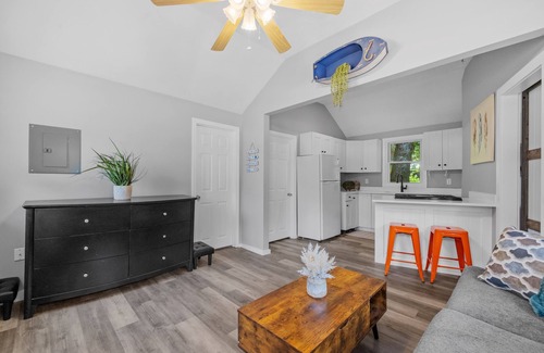 Alton Cabaña | Newly Renovated Cottage 8 Main Street Alton Bay!