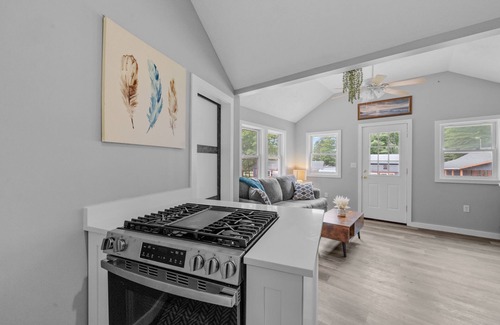 Alton Cabaña | Newly Renovated Cottage 8 Main Street Alton Bay!