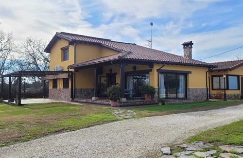 Candeleda Cabaña | Casa de campo recién reformada. Chimenea, A. Acondicionado, piscina, jardín