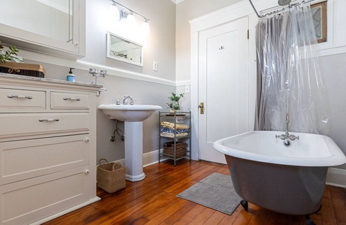 Westmont Casa | Newly Renovated Craftsman minutes to Claremont Village & Colleges.