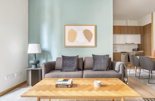 El Born Apartamento | Newly Renovated El Born 2BR nr Port Vell, by Blueground