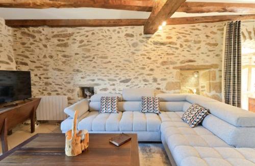 Leynhac Casa | Newly renovated fort with panoramic landscape view jacuzzi & billiard
