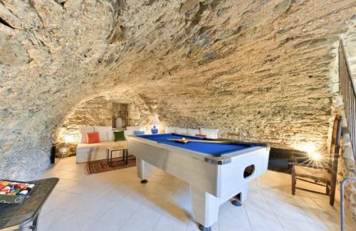 Leynhac Casa | Newly renovated fort with panoramic landscape view jacuzzi & billiard