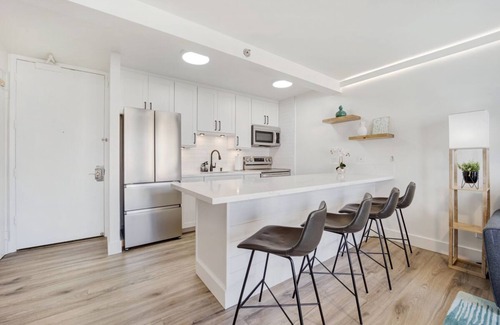 Waikiki Condominio | Newly renovated, Free Parking, One block to Waikiki Beach