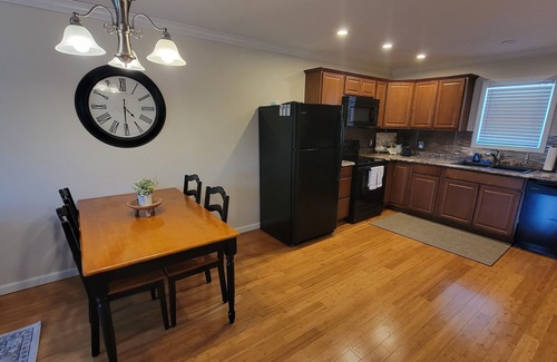 Nauvoo Apartamento | Newly Renovated Full Family Apt. - Centrally Located in Nauvoo - some stairs