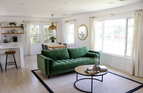 Riviera - Westchester Casa | Newly Renovated Gem - Contemporary Downtown House