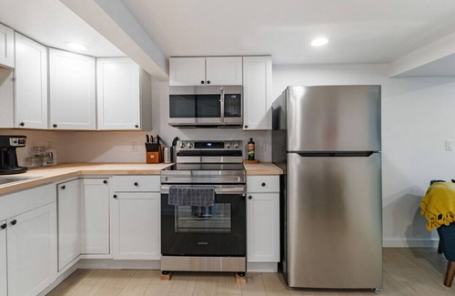 Richmond Apartamento | Newly Renovated Hawthorne Retreat- Private Apt!