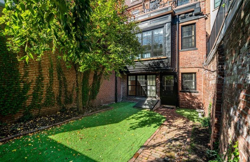 Boston Casa | Newly renovated historic home in Beacon Hill