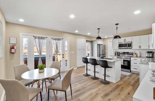 Independence Casa | Newly Renovated House only 4 minutes to Arrowhead Stadium!! Newly remodeled home