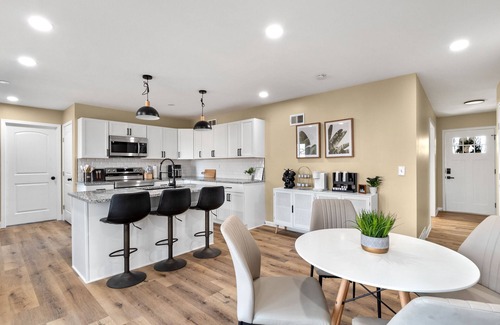 Independence Casa | Newly Renovated House only 4 minutes to Arrowhead Stadium!! Newly remodeled home