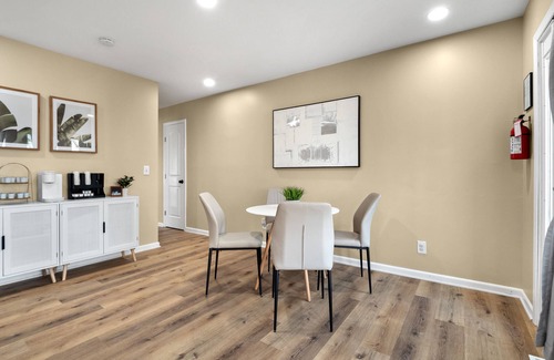 Independence Casa | Newly Renovated House only 4 minutes to Arrowhead Stadium!! Newly remodeled home