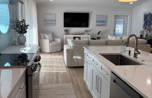 Holmes Beach Casa | A pie de playa, restaurantes, tiendas y tranvía