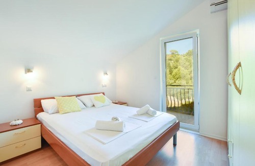 Krizni rat Casa | Newly renovated house in the town of Hvar with new pool, sea view and only 100m far from the sea.