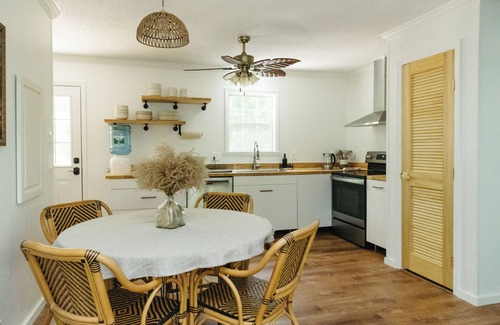Oakley Casa | Newly Renovated + King Suite, 4 Queens, Fire pit, Grill + Creek Views
