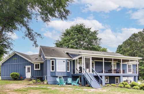 Campobello Casa | Newly Renovated Lake Bowen Home w/ Game Room!